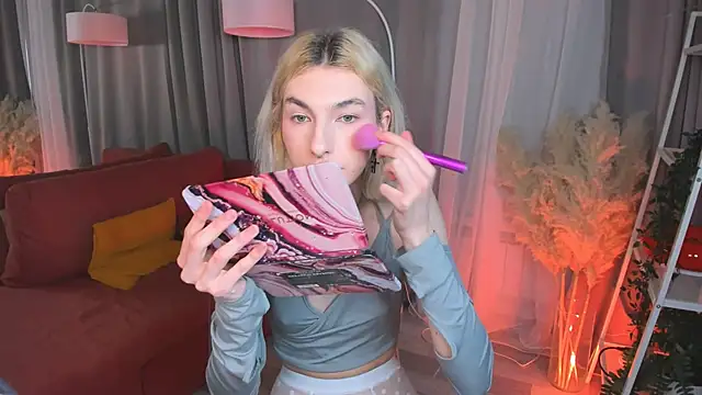 Mia Cheers online show from February 8, 2:05 pm