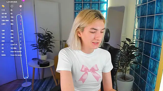 Mia Cheers online show from February 9, 1:46 pm