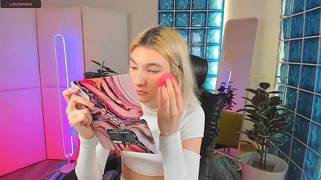 Mia Cheers online show from February 21, 1:55 pm