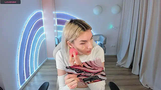 Mia Cheers online show from February 22, 1:46 pm