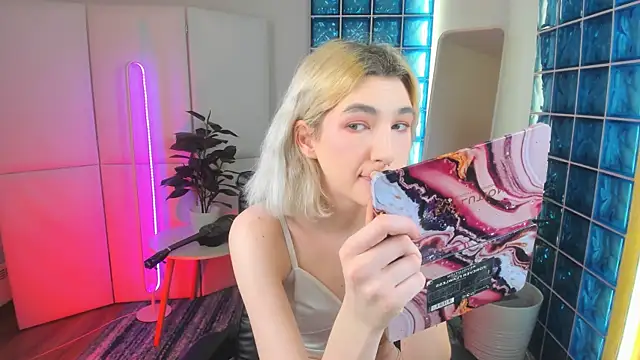 Mia Cheers online show from February 25, 1:50 pm