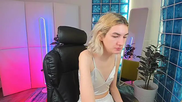 Mia Cheers online show from March 4, 1:49 pm