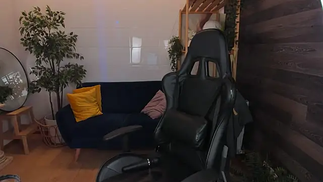 Mia Cheers online show from March 8, 1:47 pm