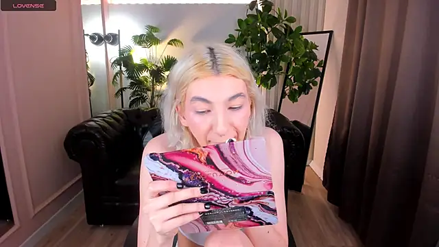 Mia Cheers online show from March 22, 9:45 am