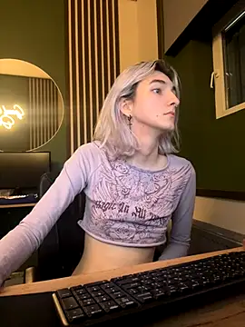 Mia Cheers online show from November 20, 9:25 pm