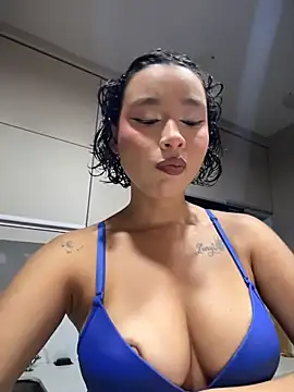 Snapshot of Hips_hannah chatting on April 23, 9:50 pm Hips hannah online show from April 23, 9:50 pm
