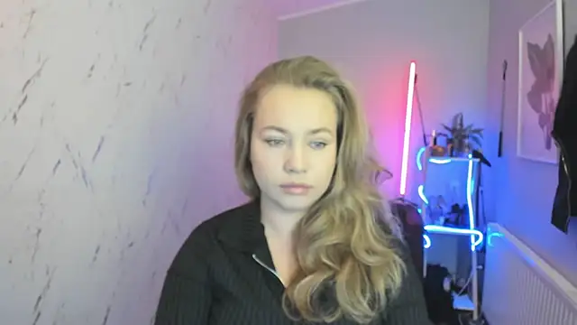 holly xglam online show from October 15, 6:08 pm