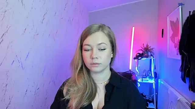 holly xglam online show from November 13, 6:29 pm