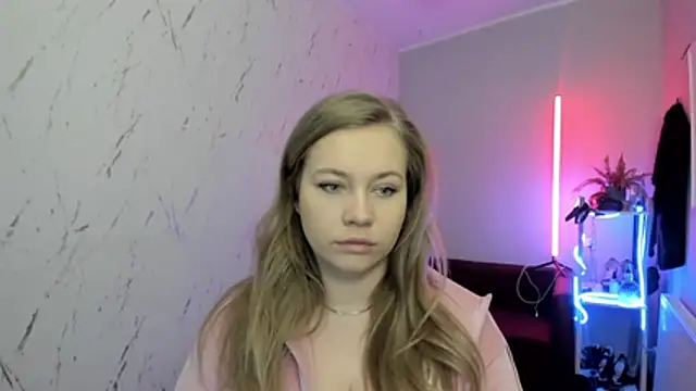 holly xglam online show from January 9, 8:43 pm