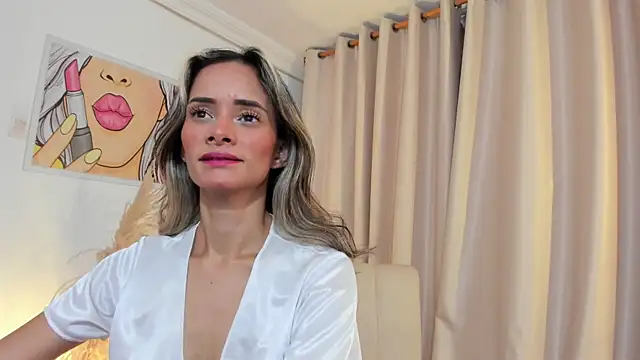 Snapshot of SkiinnyAna chatting on April 25, 7:33 pm SkiinnyAna online show from April 25, 7:33 pm