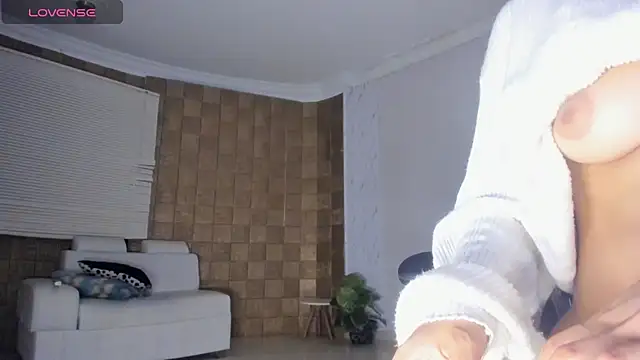 Lissalittlee online show from November 17, 8:03 pm