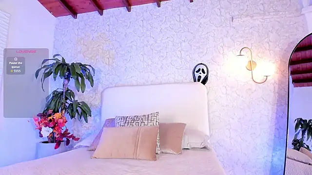 Snapshot of AlissPrince chatting on October 22, 10:37 am AlissPrince online show from October 22, 10:37 am