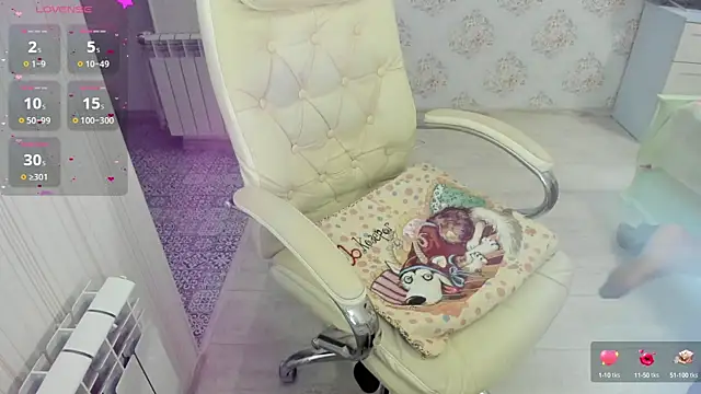 Snapshot of A_L_I_N_A chatting on January 14, 1:15 am A L I N A online show from January 14, 1:15 am