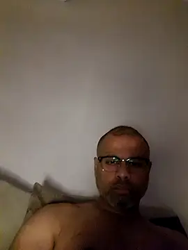 Snapshot of desi_black_cock chatting on December 3, 8:27 am desi black cock online show from December 3, 8:27 am