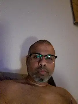 Snapshot of desi_black_cock chatting on December 31, 9:53 am desi black cock online show from December 31, 9:53 am