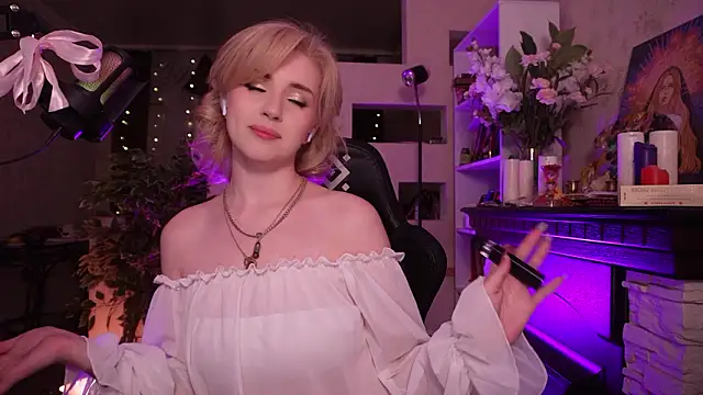 Chriss Fox online show from March 18, 5:27 pm