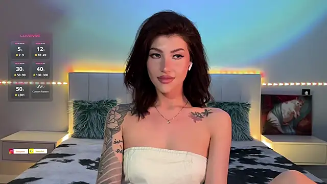 ellie miu online show from April 10, 5:50 pm