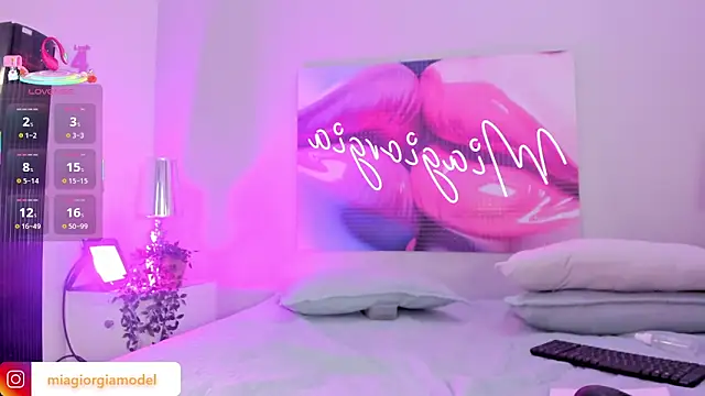 Miagiorgia  online show from April 21, 5:28 pm