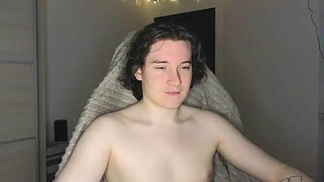 MoreRealAlex online show from November 13, 9:58 pm