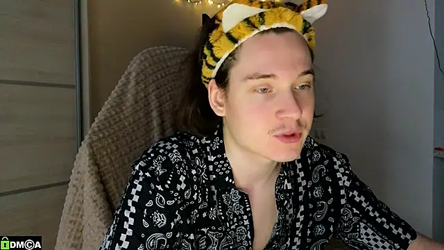 Snapshot of MoreRealAlex chatting on February 6, 10:29 am MoreRealAlex online show from February 6, 10:29 am