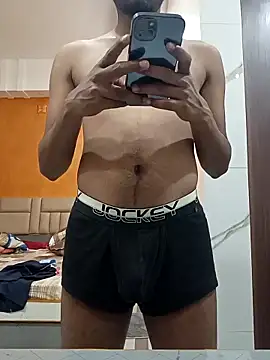 Snapshot of JerryJerome01 chatting on February 13, 10:06 pm JerryJerome01 online show from February 13, 10:06 pm