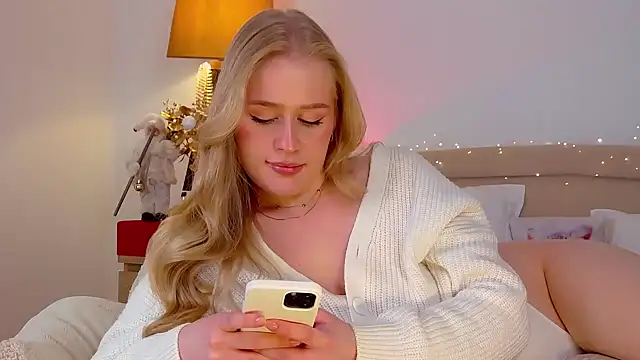 JuliaJaee online show from December 30, 1:37 am