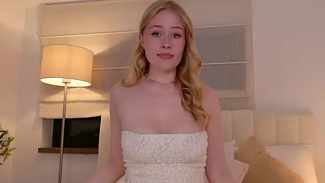 Snapshot of JuliaJaee chatting on April 20, 4:43 pm JuliaJaee online show from April 20, 4:43 pm