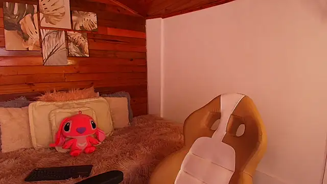 amber curly online show from October 31, 4:30 pm