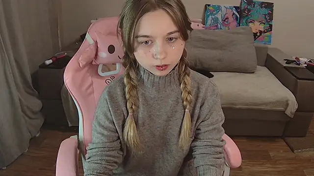 Olivka Grr online show from November 22, 3:00 pm