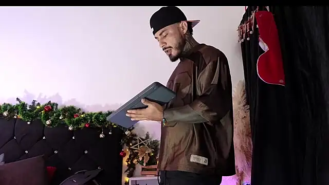 john cartter1 online show from December 19, 11:17 am