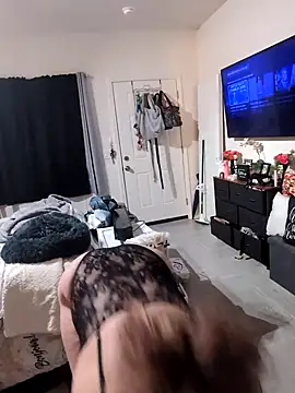 EverlynnCynn20 online show from September 15, 7:30 am