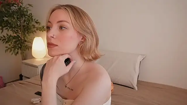 kris69kiss online show from April 17, 1:36 pm