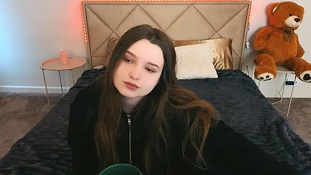 MagicPeachh  online show from April 8, 6:13 am