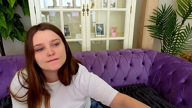 Snapshot of MagicPeachh_ chatting on May 6, 5:35 am MagicPeachh online show from May 6, 5:35 am