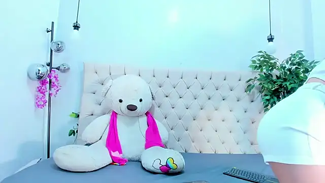 Victoria Coleman online show from November 27, 7:16 pm