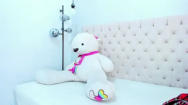 Victoria Coleman online show from February 24, 7:45 pm