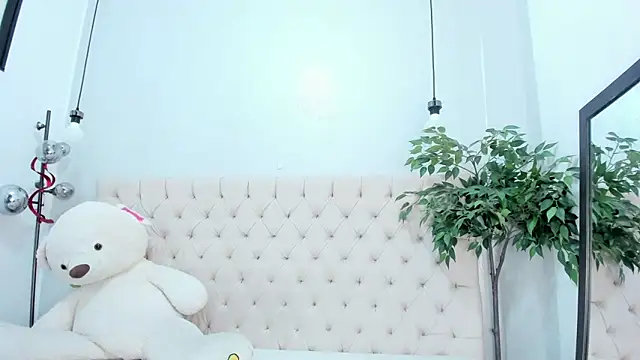 Victoria Coleman online show from March 17, 7:17 pm