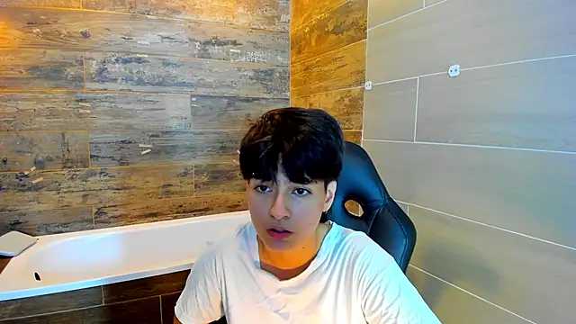 Snapshot of Bryce_Evans chatting on February 27, 8:31 pm Bryce Evans online show from February 27, 8:31 pm