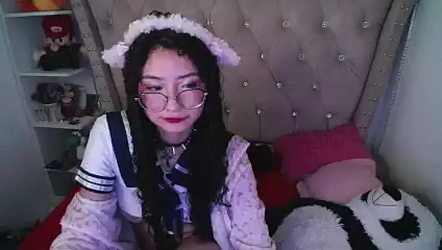 Snapshot of CherieCurl chatting on February 22, 4:57 am CherieCurl online show from February 22, 4:57 am