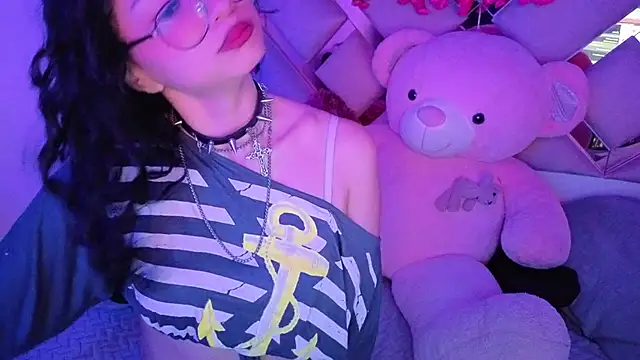 Snapshot of CherieCurl chatting on June 1, 4:52 pm CherieCurl online show from June 1, 4:52 pm