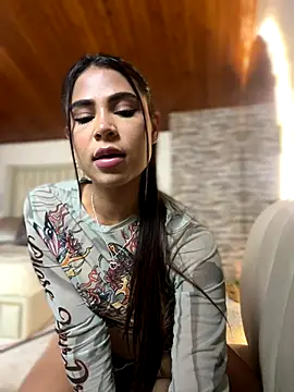 HaileyBaldwin online show from December 1, 6:19 pm