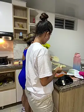 HaileyBaldwin online show from February 8, 2:15 am