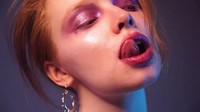 ginger hugs online show from January 6, 1:09 am