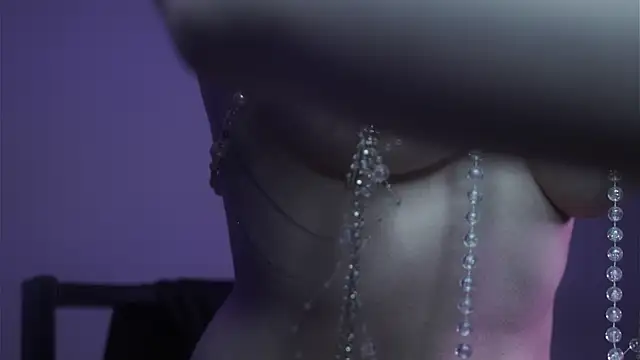 ginger hugs online show from October 19, 10:10 pm