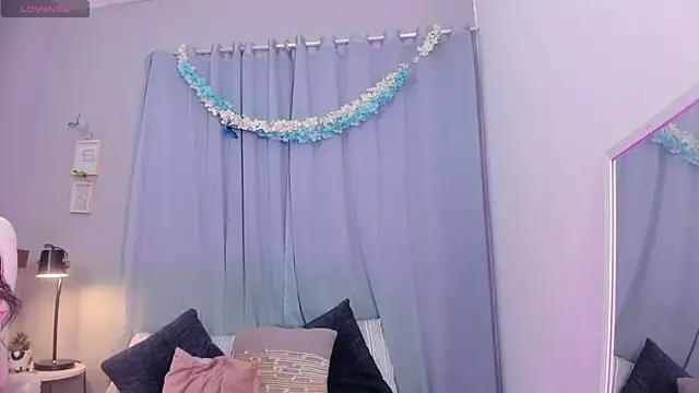 Chloe fischer  online show from April 15, 5:20 pm