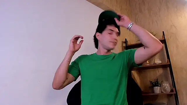 Snapshot of Karimferrer chatting on February 4, 3:34 am Karimferrer online show from February 4, 3:34 am