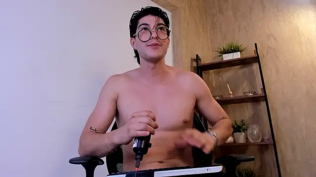 Snapshot of Karimferrer chatting on February 6, 9:51 pm Karimferrer online show from February 6, 9:51 pm