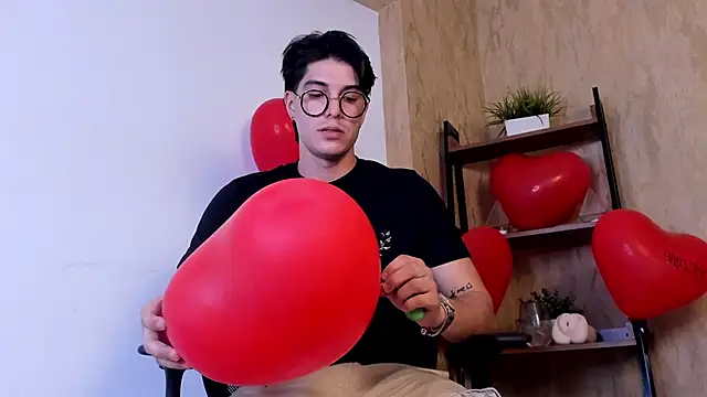 Snapshot of Karimferrer chatting on February 15, 3:58 am Karimferrer online show from February 15, 3:58 am