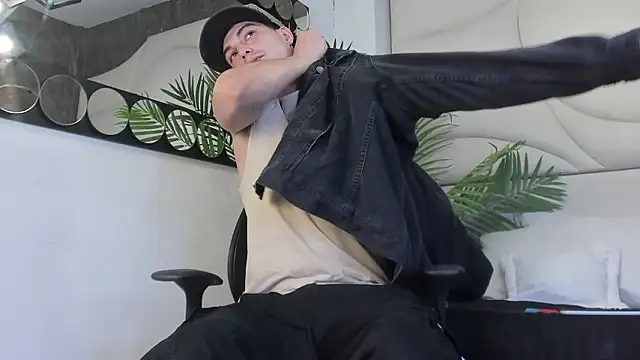 Snapshot of Karimferrer chatting on February 20, 4:31 am Karimferrer online show from February 20, 4:31 am