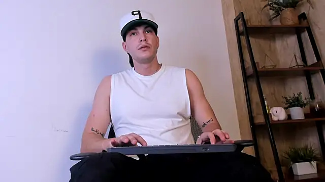 Snapshot of Karimferrer chatting on February 24, 4:10 am Karimferrer online show from February 24, 4:10 am